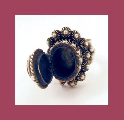 Mexico Sterling and Amethyst Poison Ring Open