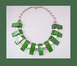 Art Deco Simply Green Bakelite Necklace