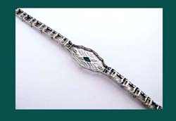 10k Gold Filigree and Emerald Green Glass Bracelet Back