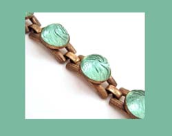 Luminescent Green Glass Bracelet Close