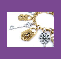 Skeleton Key and Lock Charm Bracelet Close