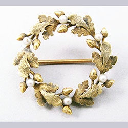 Krementz 14k Gold and Pearl Oak Wreath Pin