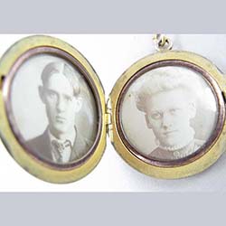 Art Nouveau Acanthus Leaf Gold Filled Locket Pictures