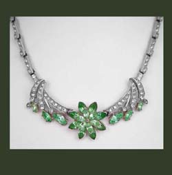 Vintage ORA Peridot Rhinestone Floral Necklace Close Up