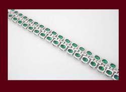 Breathtaking Trifari Emerald Green Glass Cabochon Bracelet Back